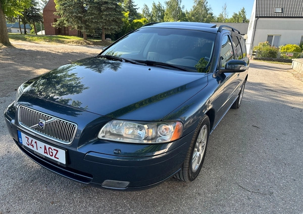 Volvo V70 cena 23900 przebieg: 240000, rok produkcji 2007 z Okonek małe 781